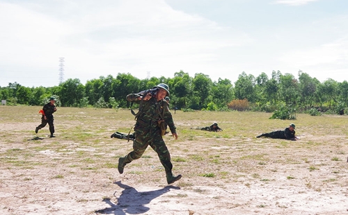 Thừa Thiên Huế: Diễn tập chiến thuật vòng tổng hợp cấp tiểu đoàn có bắn đạn thật 
